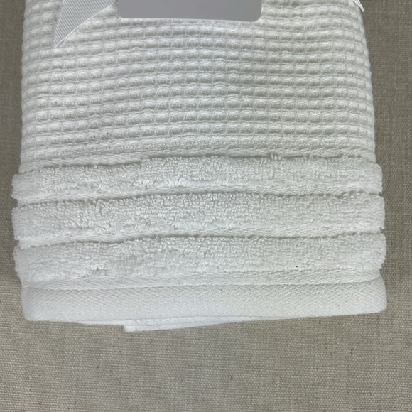 HOTEL BALFOUR Bath Hand Towels 100% Cotton White Textured SET OF 2 NEW - Picture 3 of 5